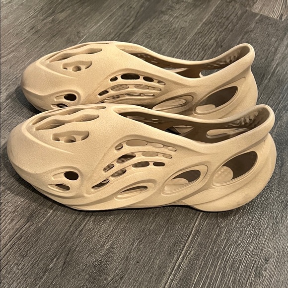 Yeezy Foam Runner in Tan